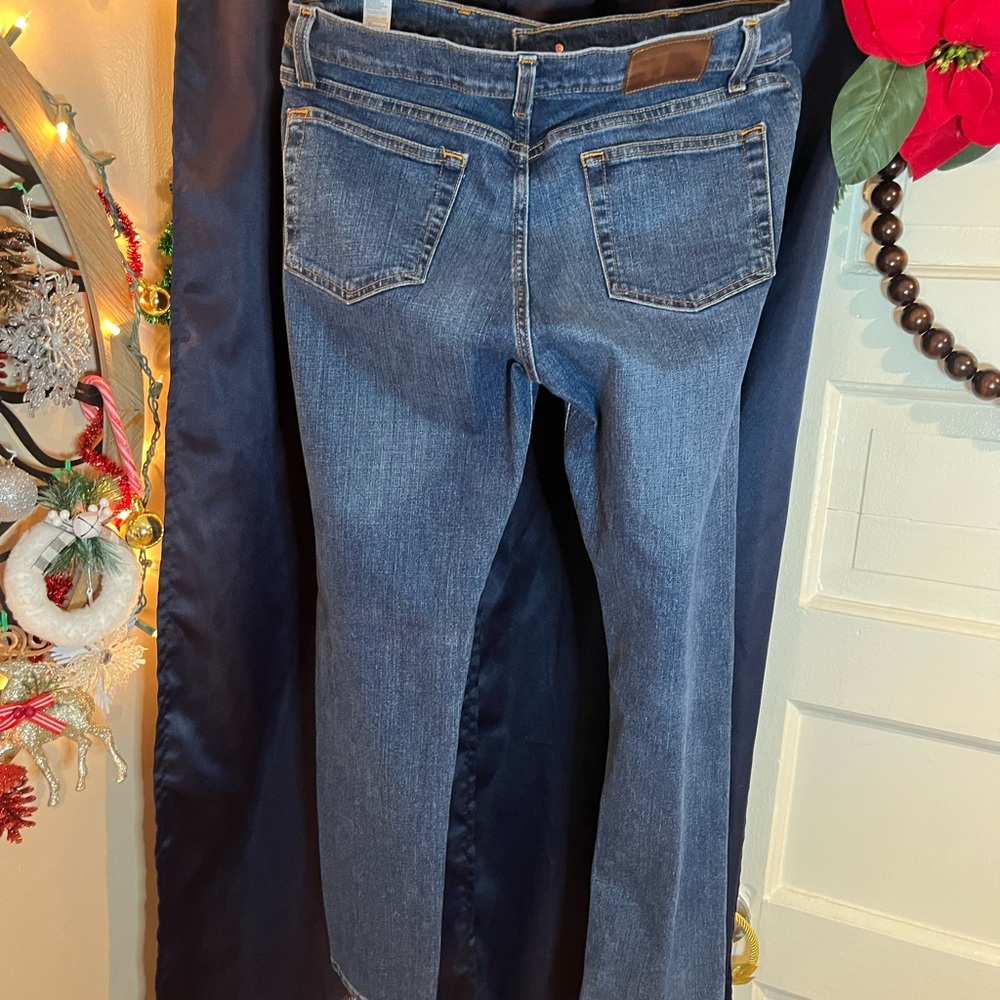 Tommy Hilfiger denim jeans, blue in color, lightly worn and like new!